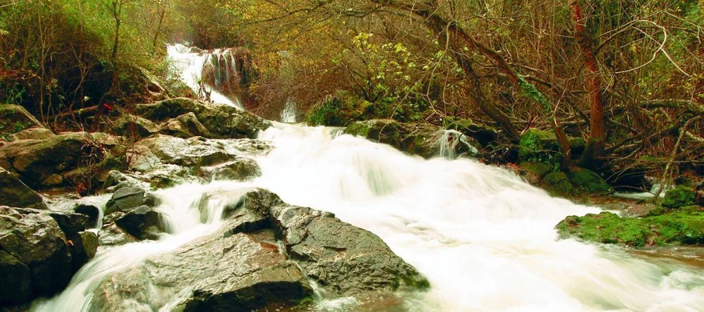 ¿Necesitas desconectar cerca de Sevilla?, este pueblo de la sierra tiene piscinas naturales para vencer al calor