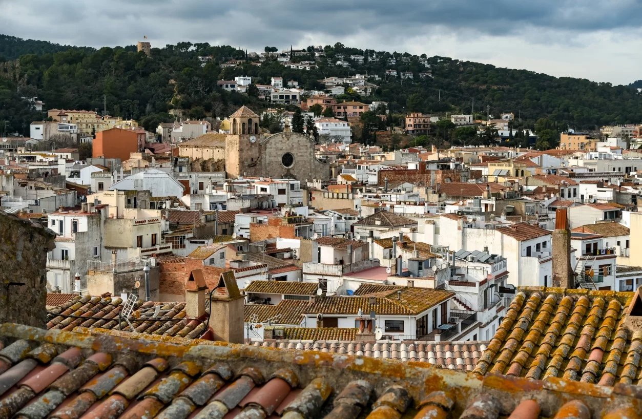 Francia rinde culto al paraíso azul español fortificado con sabor mediterráneo una joya que debes visitar