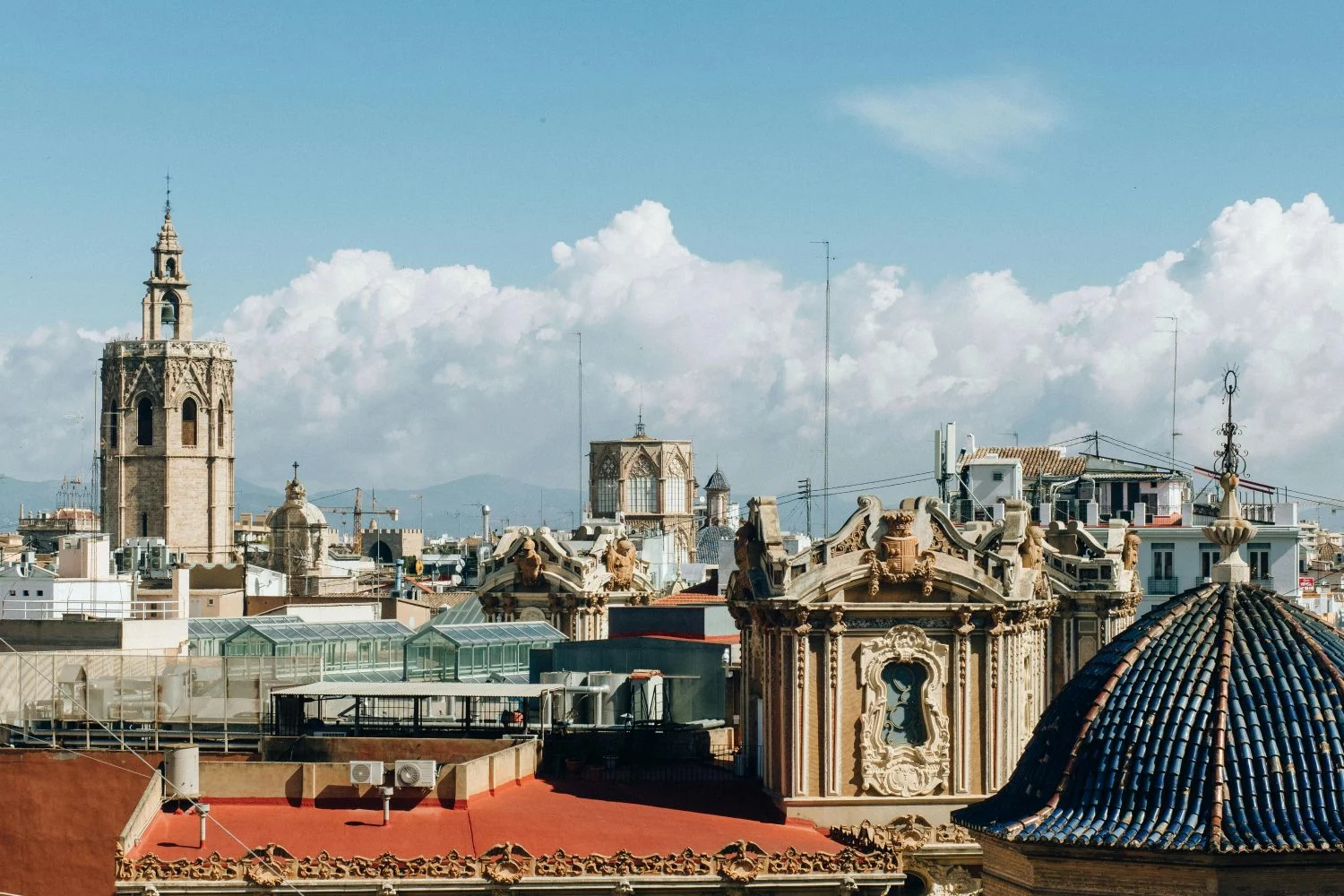 Esta oferta de trabajo secreta en Valencia que te financia unas vacaciones de lujo
