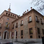 La ‘Casa de las Siete Chimeneas’ de Madrid y su fantasma: la amante de Felipe II que se pasea por los tejados