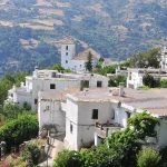 ¿Buscando donde ir en verano? Este pueblo escondido en la sierra que parece sacado de un cuento de hadas