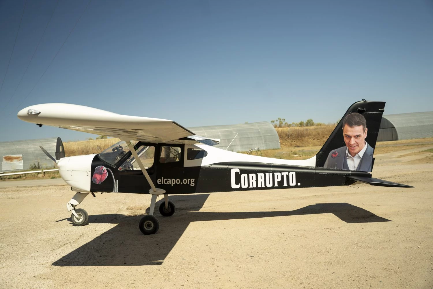 La avioneta de Hazte Oir. CEDIDA