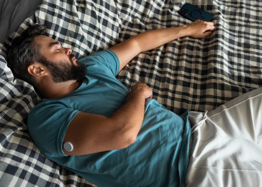 Ese dolor en el hombro al dormir de lado podría ser una señal de alerta de tu hígado, según la medicina tradicional 3 Moncloa EL HÍGADO, ESE ÓRGANO SILENCIOSO QUE NOS HABLA EN CLAVE