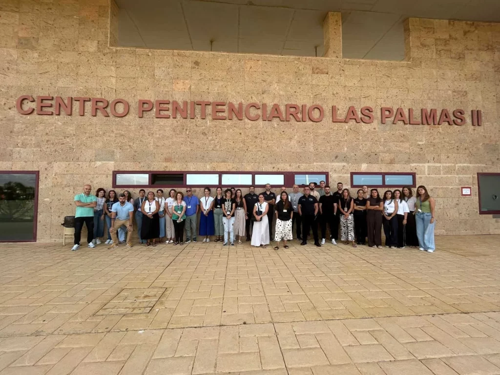 Cientos de funcionarios de prisiones protestan por la agresión sexual a una psicóloga 5 Moncloa 4 Moncloa