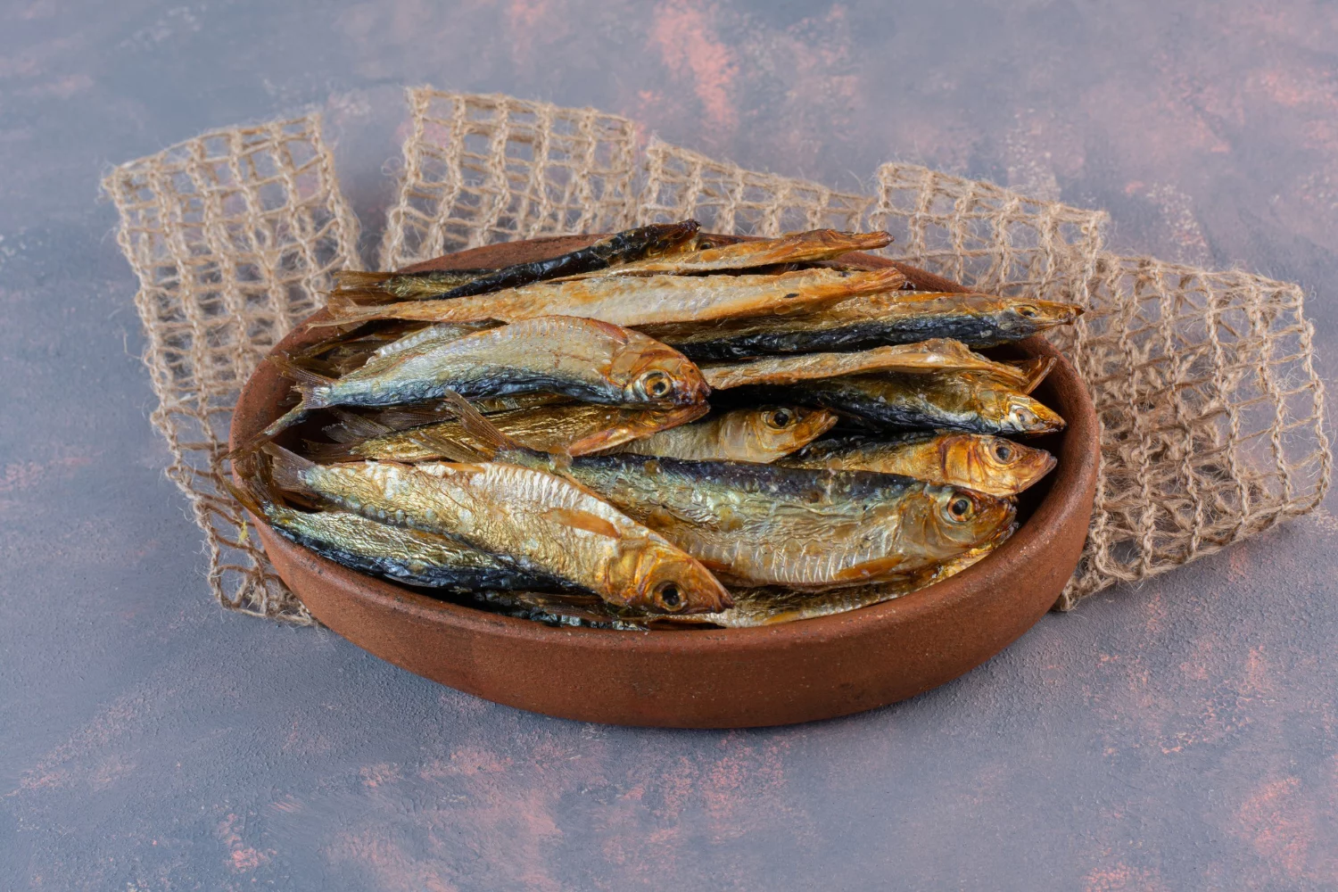Cómo los bares de Málaga logran que sus boquerones fritos no huelan a pescado: un paso que casi todos omiten