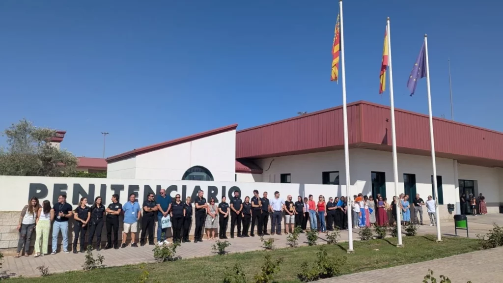 Cientos de funcionarios de prisiones protestan por la agresión sexual a una psicóloga 7 Moncloa 5 Moncloa