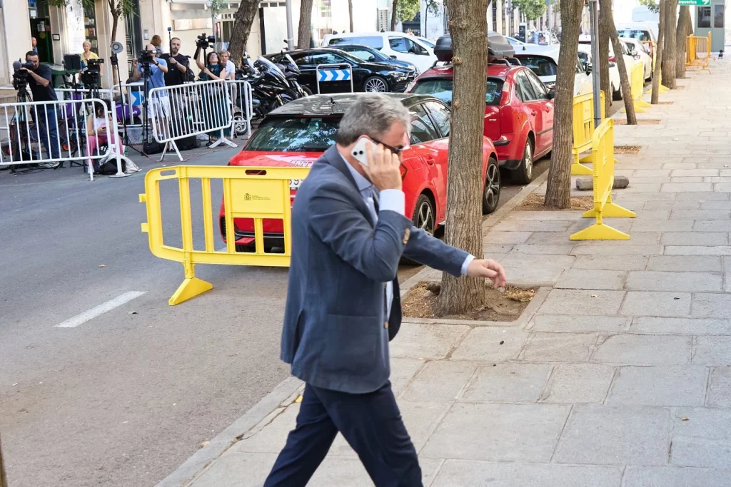 El dueño de Servinabar justifica su donación a la ONG de Ábalos porque «se deducía fiscalmente» 1 Moncloa Antxon Alonso Moncloa