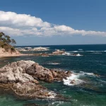 El secreto mejor guardado de la Costa Brava: una cala escondida a la que solo se llega tras una excursión por el bosque
