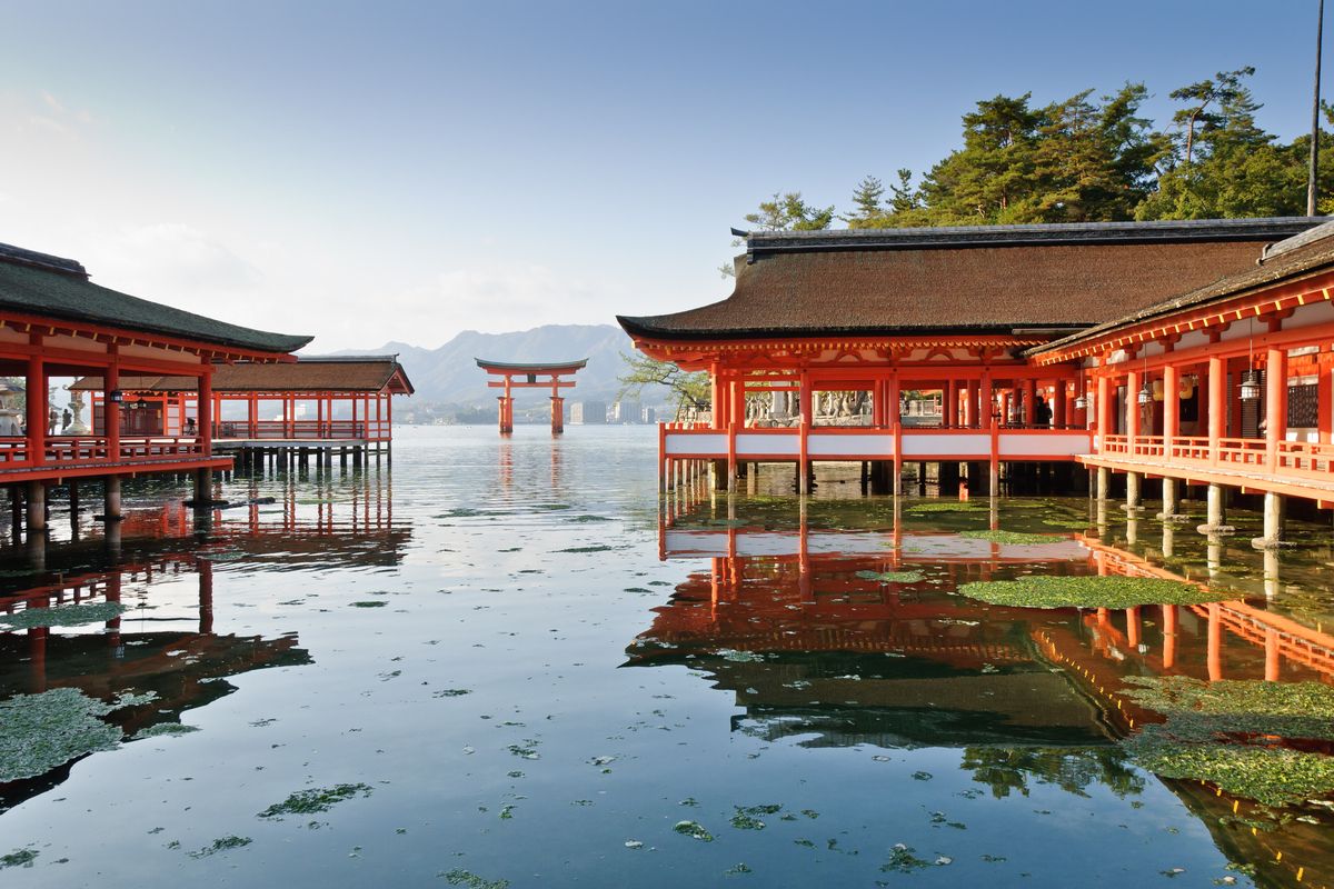 KAYAK: Japón: cuándo reservar y viajar al destino del que todos hablan 1 Moncloa DEST JAPAN HIROSHIMA Hatsukaichi Itsukushima Shrine shutterstock portfolio 152186456 Universal Within usage period 55057 Moncloa