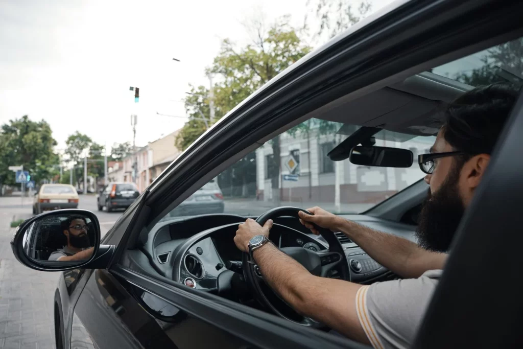 El nuevo 'superradar' de la DGT que no ves: así funcionan los radares de cortina que multan incluso si frenas justo antes 3 Moncloa DGT freepik 22222222 Moncloa
