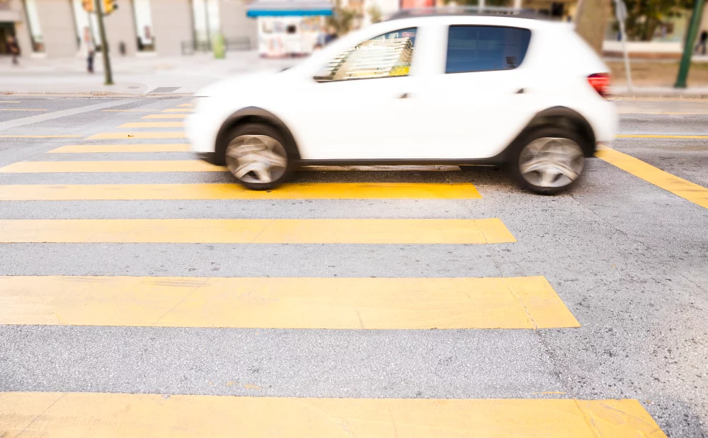 El nuevo 'superradar' de la DGT que no ves: así funcionan los radares de cortina que multan incluso si frenas justo antes 1 Moncloa LA TECNOLOGÍA LÁSER TRAS LA MIRADA INVISIBLE DE LA DGT EN CARRETERA