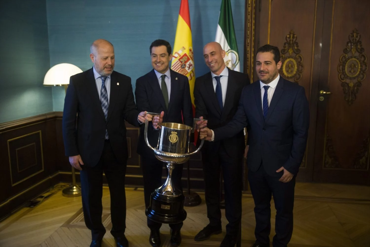 Pablo Lozano, primero por la derecha, cuando era presidente de la Federación andaluza. EP