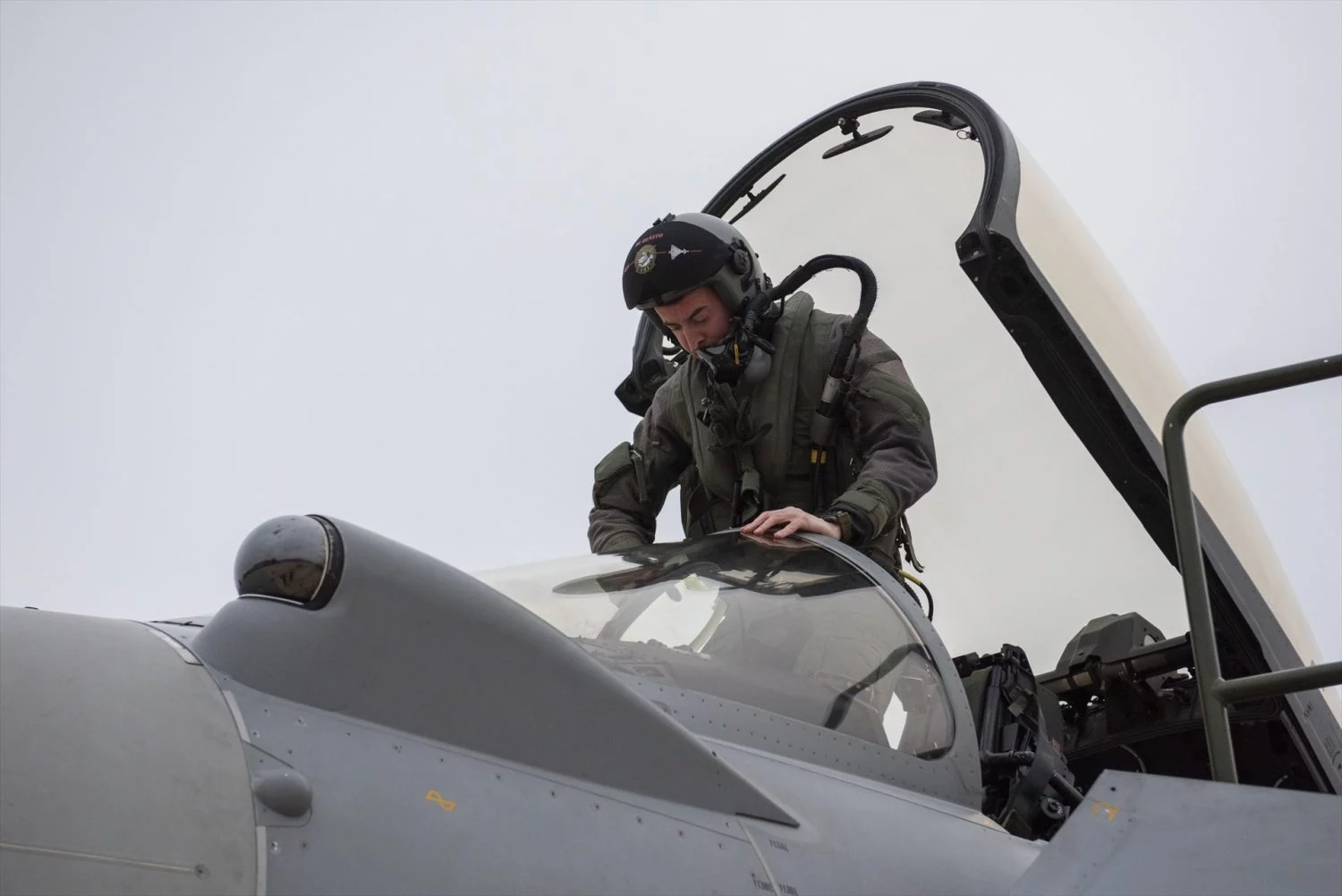 Soldados del ejército español durante el acto de despedida de los seis Eurofighter del Ala 14 rumbo a la base aérea de Mihail Kogalniceanu de Constanza (Fuente: Agencias)