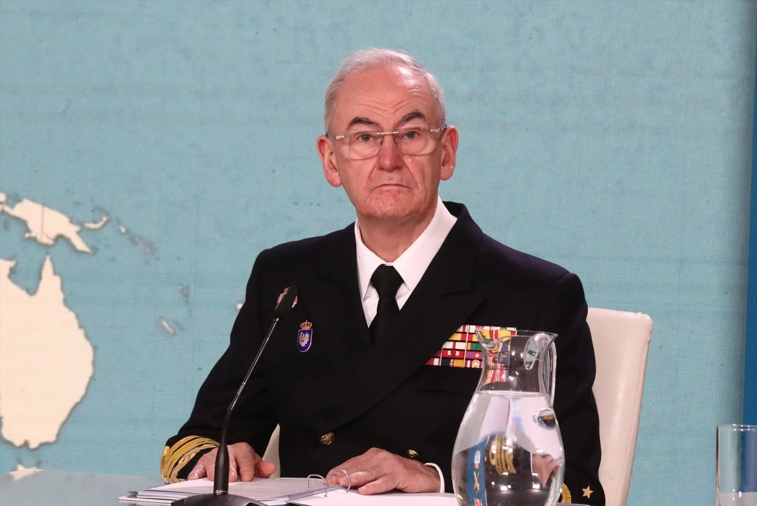 El Jefe del Estado Mayor de Defensa, Teodoro Esteban López Calderón, durante una videoconferencia con las unidades españolas en misiones humanitarias y de paz en el exterior, a 24 de diciembre de 2024, en Madrid (Fuente: Agencias)