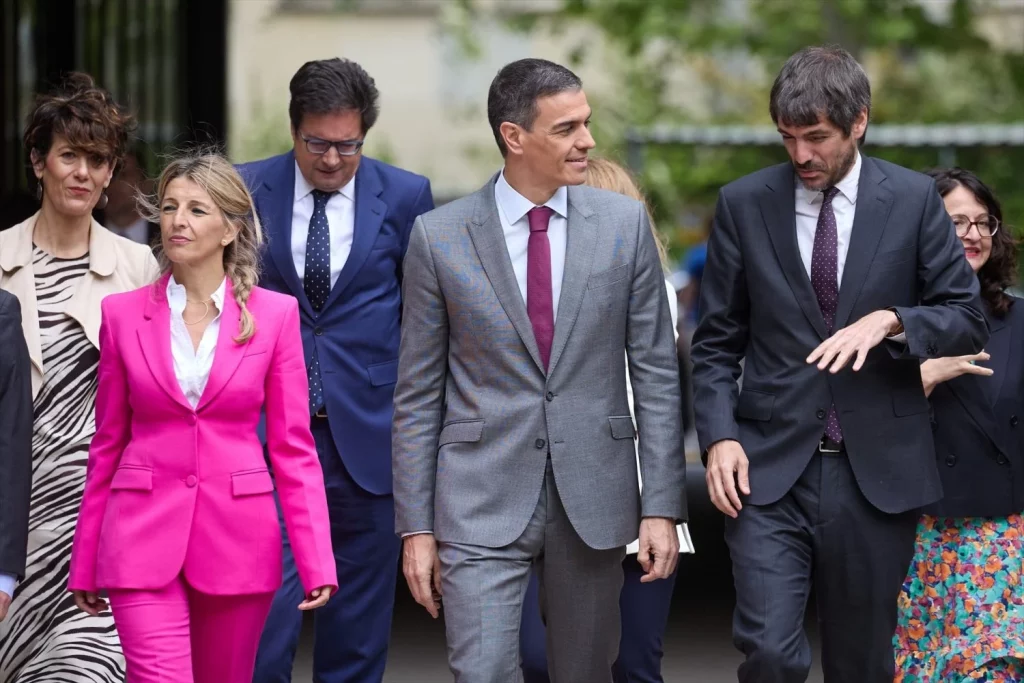EuropaPress 6733462 presidente gobierno pedro sanchez vicepresidenta segunda ministra trabajo Moncloa