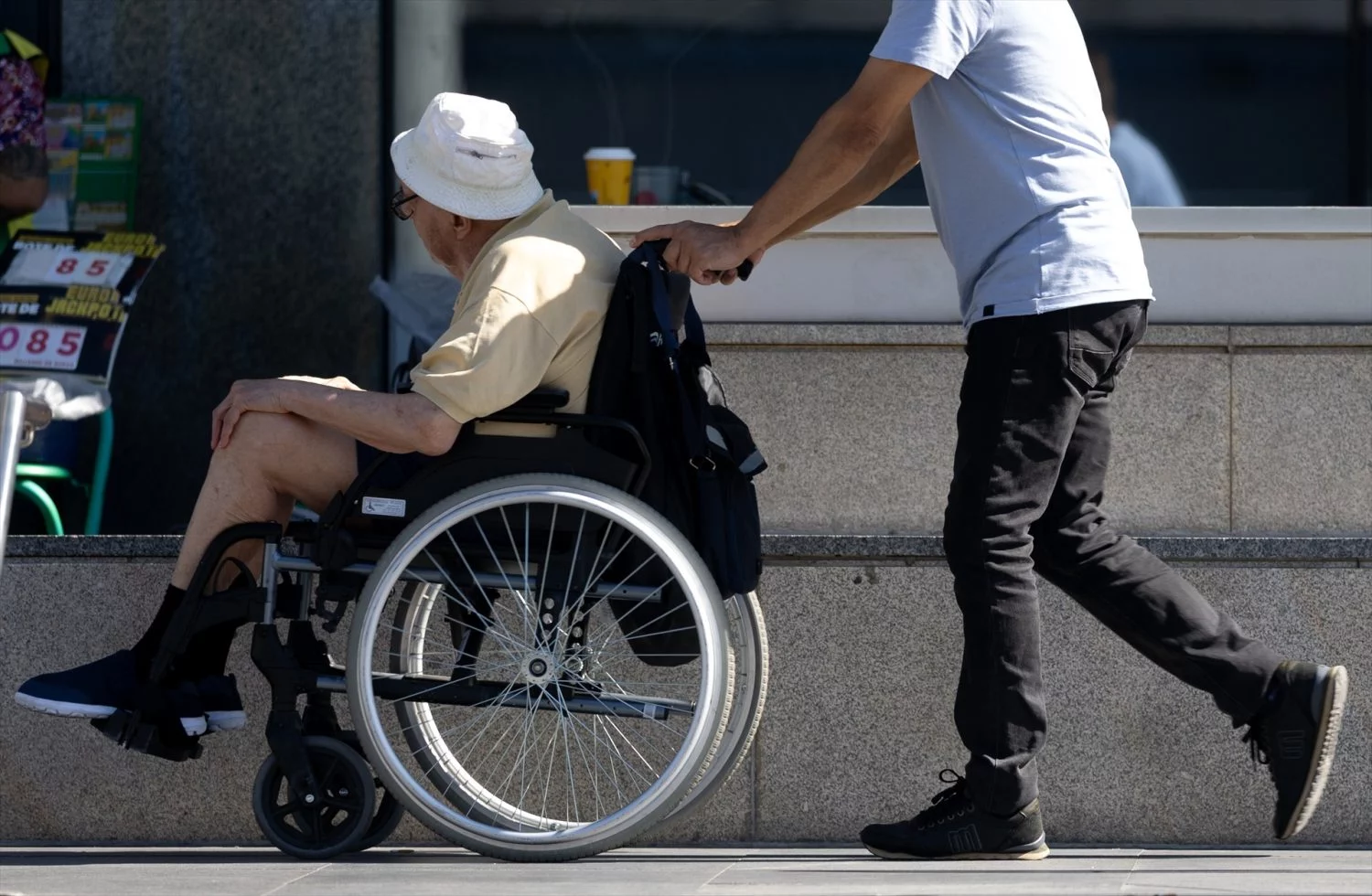 Una persona en silla de ruedas, a 16 de julio de 2025, en Madrid (Fuente: Agencias)