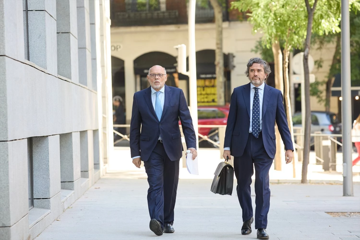 Javier Herrero, a la izquierda, director general de Carreteras imputado en el Caso Koldo. EP