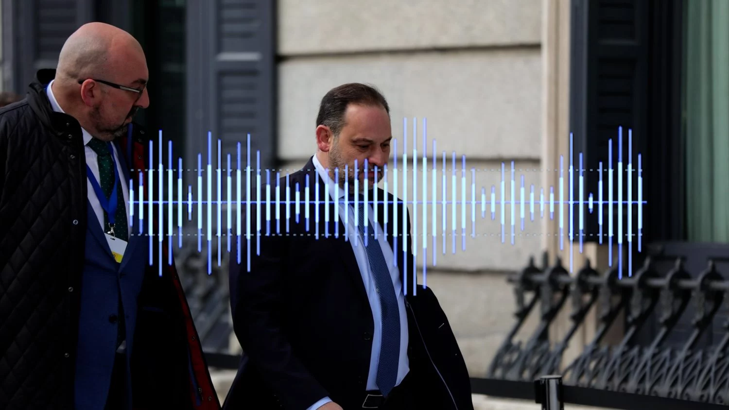 Koldo García y José Luis Ábalos hablan saliendo del Congreso. EP