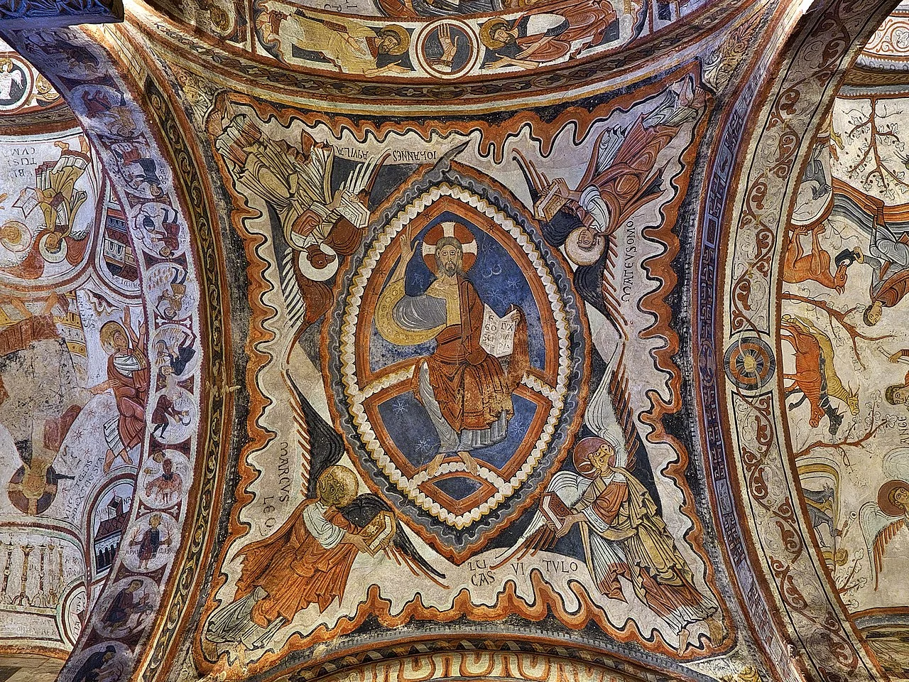 La 'Capilla Sixtina' del arte románico español se esconde en esta pequeña colegiata de León (Panteón de los Reyes de San Isidoro de León, cuyos frescos del siglo XII están en un estado de conservación excepcional).