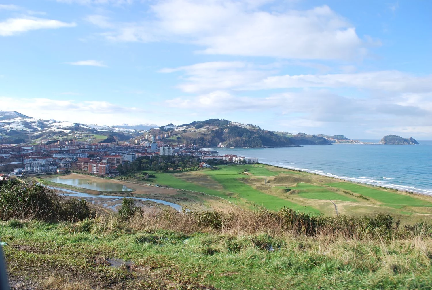 Descubre destino de playa que es un paraíso para los amantes del surf: descubre sus olas