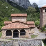 El secreto mejor guardado del Camino de Santiago: la capilla visigoda excavada en una roca que casi nadie visita