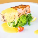 Este salmón en salsa de coco y lima es tan bueno que no podrás dejar de comerlo
