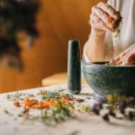 La planta medicinal que está ganando popularidad por su efecto relajante natural