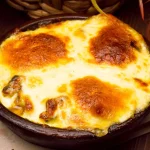 ¿Sin ideas para cenar? Prueba estos huevos gratinados listos en 15 minutos
