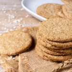 ¿Antojo dulce? Estas galletas de plátano y avena se hacen en 15 minutos y sin azúcar
