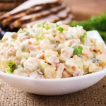 La receta clásica de ensaladilla rusa que marca la diferencia este verano