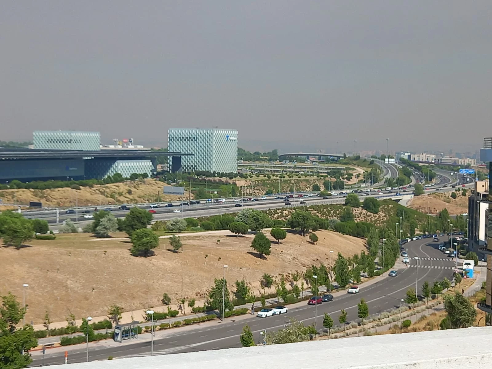 VIsta del cielo de Madrid desde Las Tablas, al norte de la capital. ANTONIO OLALLA