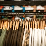 Massimo Dutti te convertirá en la estrella de las cenas que tengas este verano gracias a estos tops de lino