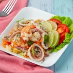 Cómo hacer una ensalada de mariscos irresistible en pocos pasos