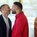 El único sitio de Europa donde el saludo oficial es un beso en la boca