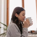 El descafeinado no está libre de cafeína: la cantidad que puedes tomar antes de que afecte a tu sueño, según la ciencia.