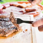 El secreto de los asadores vascos para un chuletón perfecto no es la brasa, es esta la ‘doble cocción’