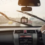 La multa por llevar las escobillas del limpiaparabrisas en mal estado: el ‘defecto leve’ en la ITV que en carretera es grave