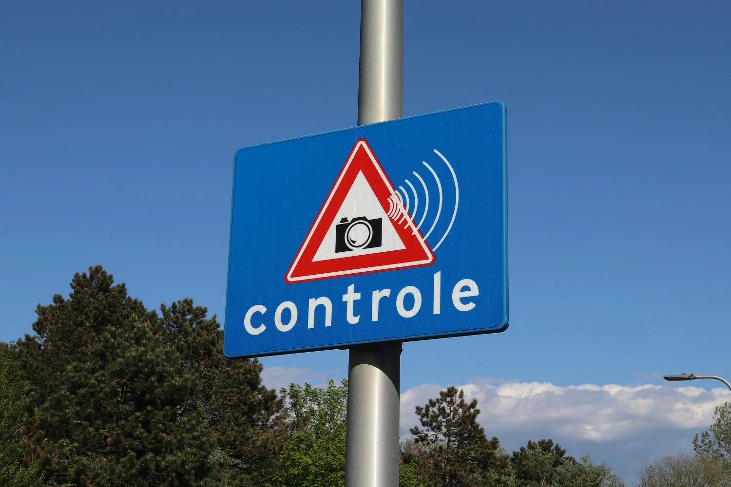 Entre Sevilla y Alcalá activaron un radar que es el dolor de cabeza de muchos conductores