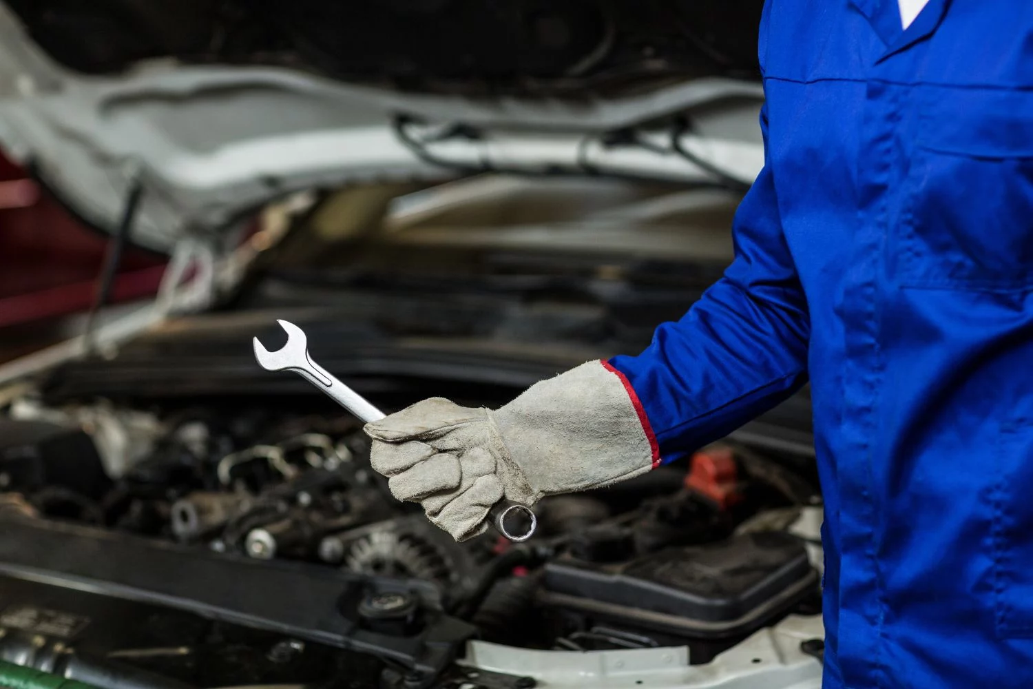 Así es la estafa del falso mecánico que puede dejarte sin coche y sin dinero en segundos