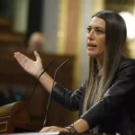 Junts se mantiene firme ante la reducción de la jornada laboral y el Gobierno dilatará la negociación