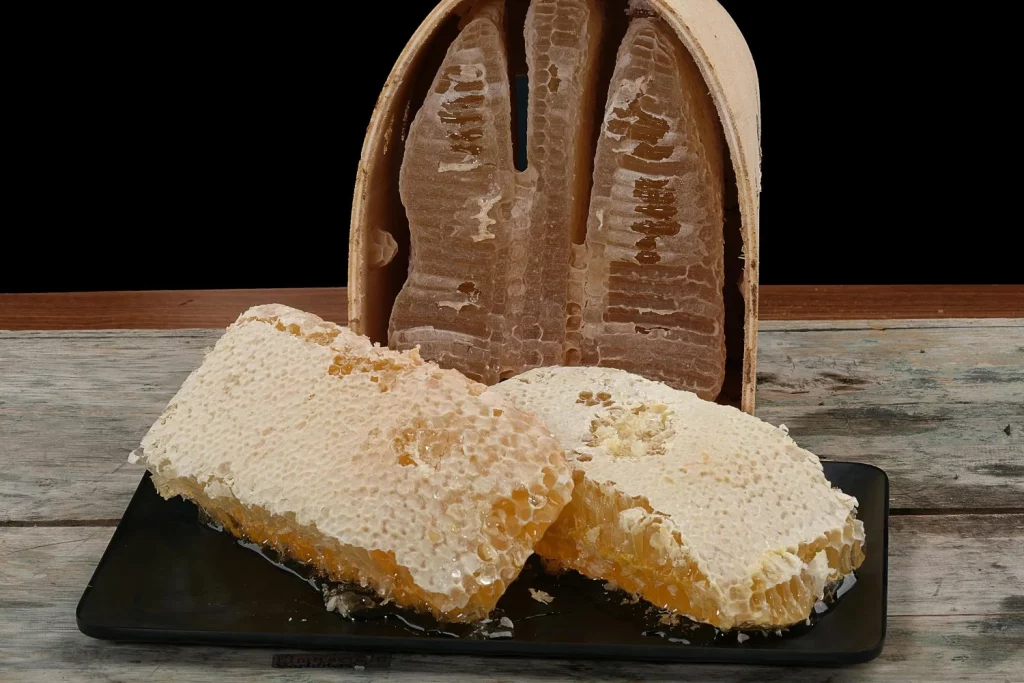 Esta miel es el oro negro de la nutrición y probarla hará que tu cuerpo lo agradezca 4 Moncloa Truco para saber si compras miel de verdad