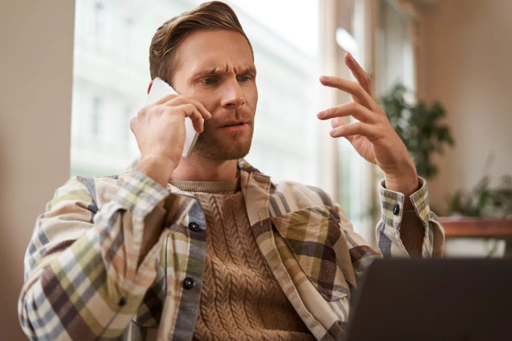 El código que debes marcar en tu móvil para saber si te están espiando las llamadas 3 Moncloa movil freepik 11111111 Moncloa