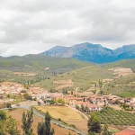 El pueblo de Navarra donde se celebra el juicio a un fantasma: la leyenda del embrujo de Bargota