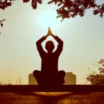 La postura de yoga de 5 minutos que equivale a un reinicio para tu sistema nervioso