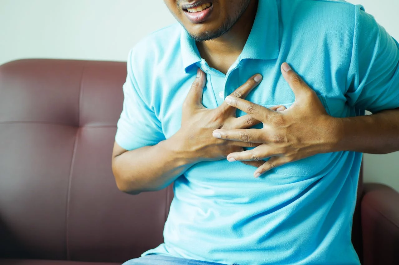 El síndrome del 'corazón en vacaciones': por qué los infartos aumentan un 20% en agosto 1 Moncloa EL DESCANSO QUE MATA: LA GRAN PARADOJA DEL VERANO