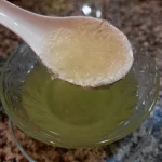 La bebida probiótica que puedes hacer en casa por céntimos y es mejor que los refrescos: el kéfir de agua