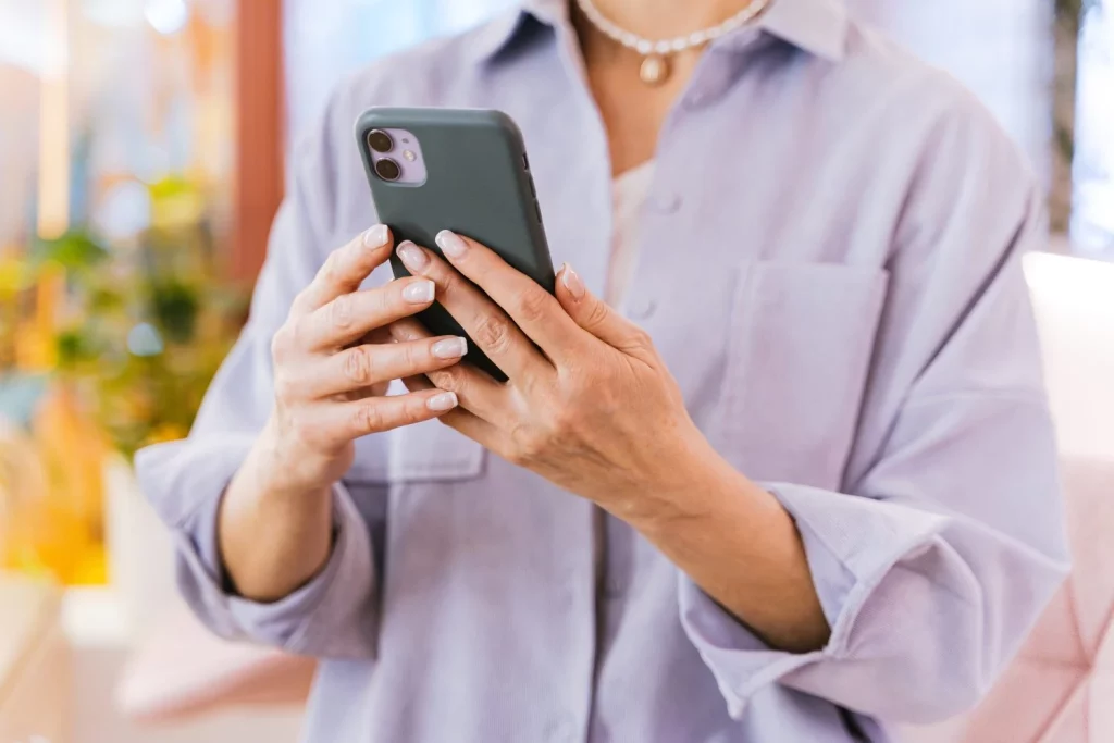 TikTok arde tras este consejo de belleza que recibió un influencer español que lleva media vida maquillándose 1 Moncloa La reacción de los usuarios en TikTok