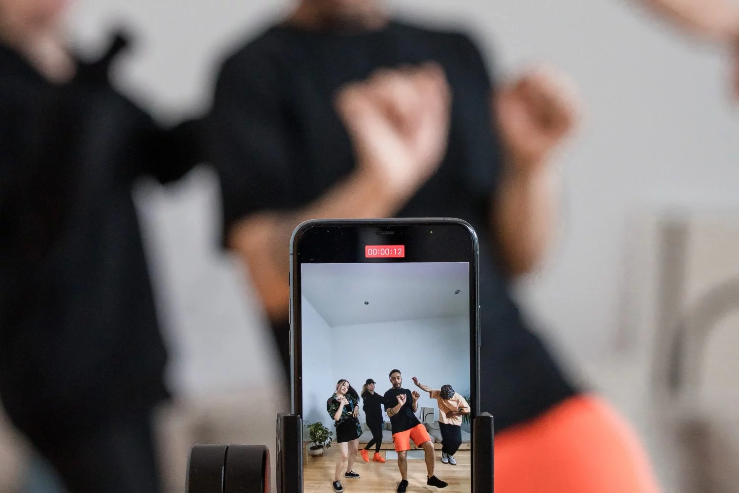 TikTok arde tras este consejo de belleza que recibió un influencer español (lleva media vida maquillándose)