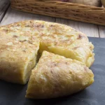 Este es el único truco que necesitas para que la tortilla de patatas te quede siempre jugosa y no es la mentira de la leche