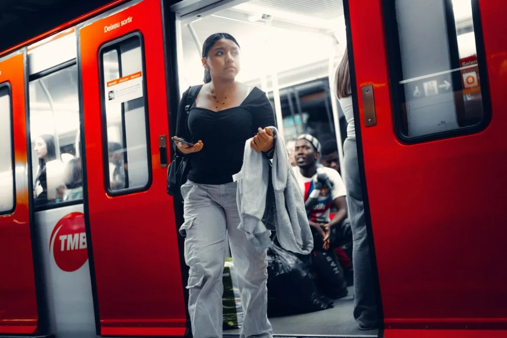 Viajar en Rodalies es una odisea: así lo muestra este vídeo viral desde Badalona 1 Moncloa Caos en el Rodalies de Badalona